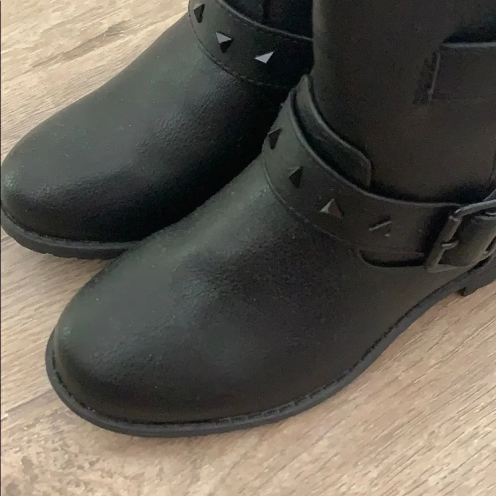 🎉last deal🎉Black studded boots